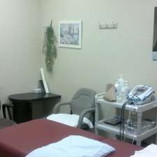 Axiz Physio & Sports Injury Clinic | 3955 Erin Centre Blvd, Mississauga, ON L5M 8C4, Canada