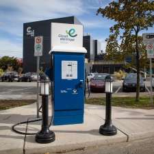 Stationnement public De Bigarré | 3 6 Ave E, Prince Albert, SK S6V 1E4, Canada