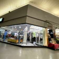 LE 1600 Entrepot Mode Homme | 6900 Boulevard Décarie, Côte Saint-Luc, QC H3X 2T8, Canada