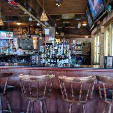 Nixx Neighbourhood Pub | 2418 Edmonton Trail, Calgary, AB T2E 3M8, Canada