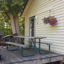 Colonial Bay Cottages and Lakeside Motel | 2218 ON-60, Huntsville, ON P1H 2J6, Canada