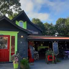 Jo-Ann's Market Deli Bakery | 9 Edgewater St, Mahone Bay, NS B0J 2E0, Canada