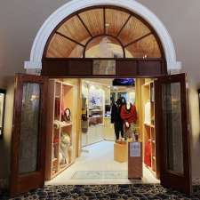 Qiviuk Boutique | 111 Lake Louise Dr, Lake Louise, AB T0L 1E0, Canada