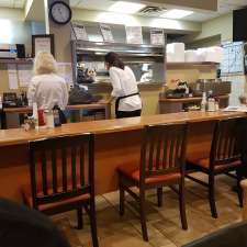 Mount Royal Restaurant | 2029 Mt Forest Dr, Burlington, ON L7P 1H4, Canada