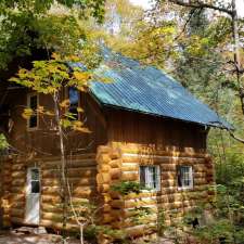 Wolf Den Nature Retreat Hostel & Cabins | 4568 ON-60, Dwight, ON P0A 1H0, Canada