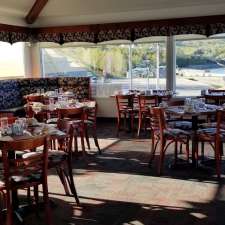 Auberge sur Mer (Motels au bord de l'eau) | 109 Rue du Quai, Saint-Siméon, QC G0T 1X0, Canada