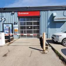 Logan Esso , Chester's, Laundromat & Car Wash | 1539 Logan Ave, Winnipeg, MB R3E 3N6, Canada