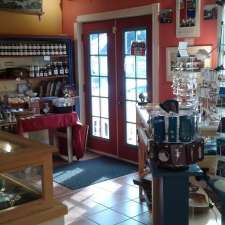 Wendy Johnston Pottery and Art Effects Fine Craft Gallery | 3923 Main St, Hopewell Cape, NB E4H 3J2, Canada