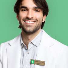 Alexandre Campeau Calfat, pharmacien | H-1008, sur RDV seulement, 1530 Bd de l'Entente, Québec, QC G1S 4S7, Canada