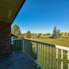 Kew Place | 7424 141 Ave NW, Edmonton, AB T5C 2N5, Canada