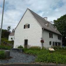 Maison Magella-Paradis | 7970 Le Trait Carré E, Québec, QC G1H 2Z2, Canada