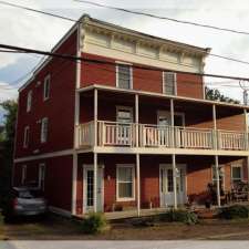 Le Guesthouse | 138 A Chem. Foster, Foster, QC J0E 1R0, Canada