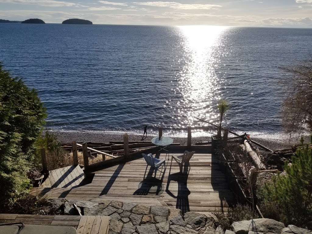 Gibsons Oceanfront Getaway | 749 Franklin Rd, Gibsons, BC V0N 1V8, Canada