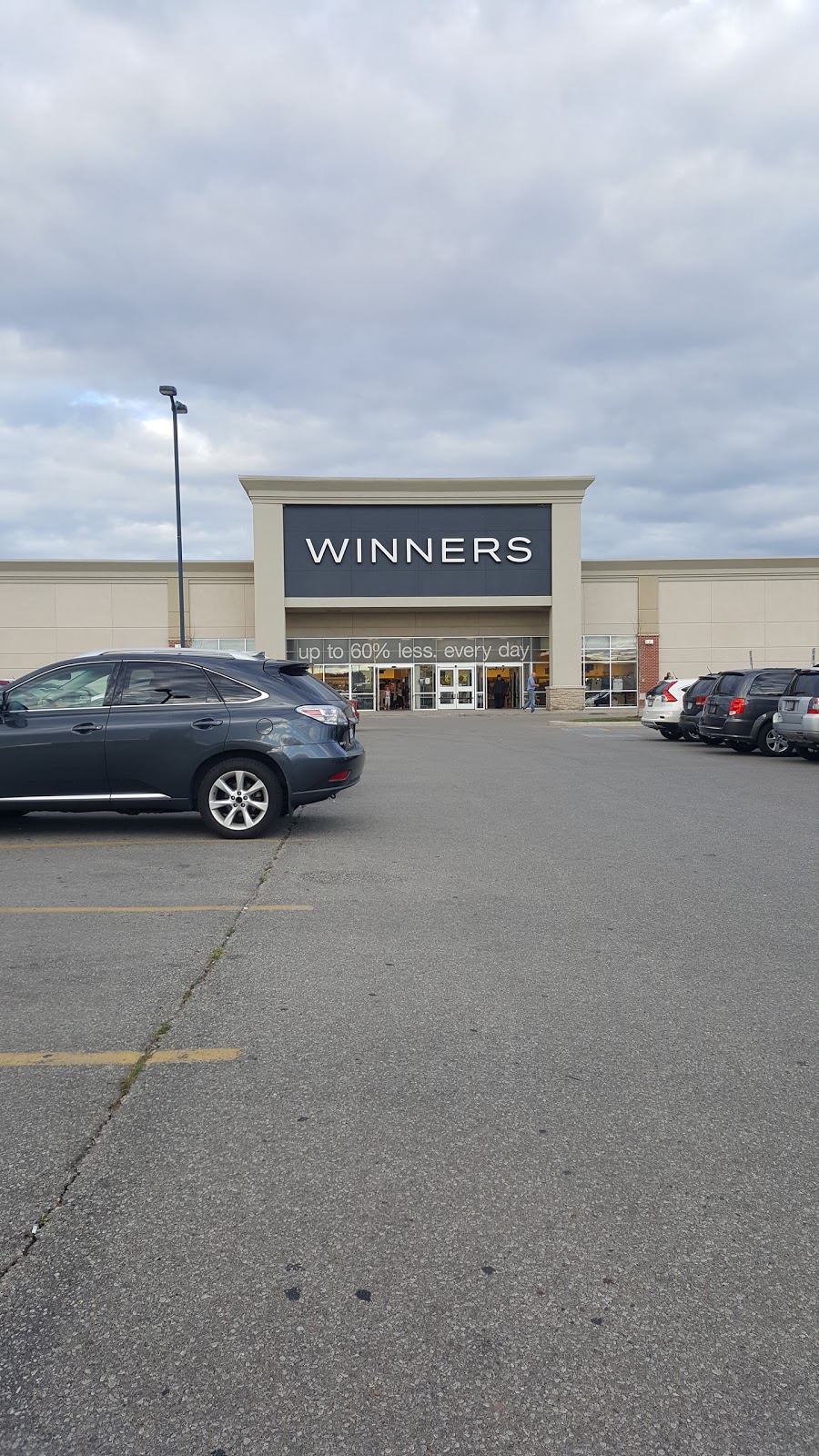 Winners & HomeSense | 2445 Appleby Line, Burlington, ON L7R 3X4, Canada | Phone: (905) 332-7878