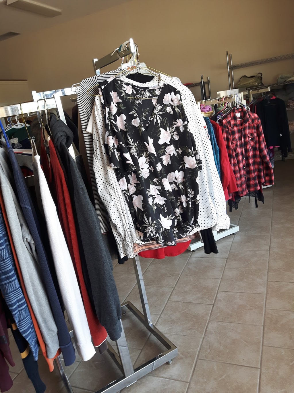 Mikes Country Closet | 4504 South Ave, Brockville, ON K6T 1A8, Canada | Phone: (613) 342-3373