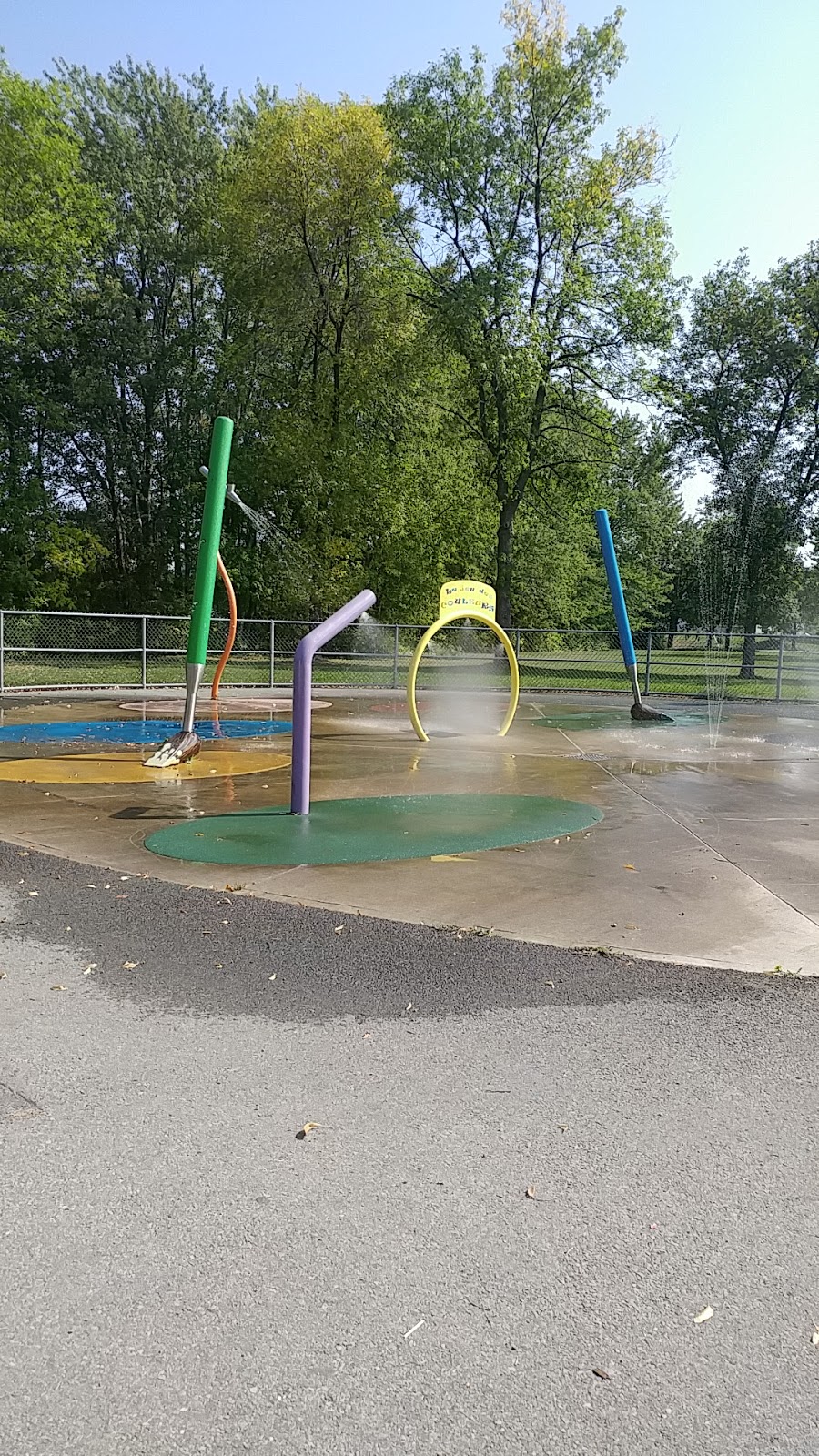 Water games - Parc De Montmartre | 60e Avenue, Montréal, QC H1A 1L9, Canada