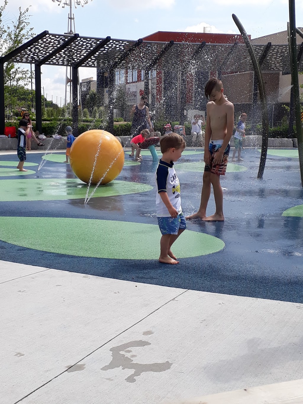 Splash Circle at The Boardwalk | 235 The Boardwalk, Kitchener, ON N2N 0B1, Canada | Phone: (519) 744-6464