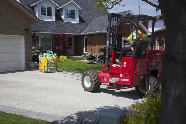 BigYellowBag | 1625 Kossuth Rd, Cambridge, ON N3H 4R6, Canada | Phone: (519) 653-7494