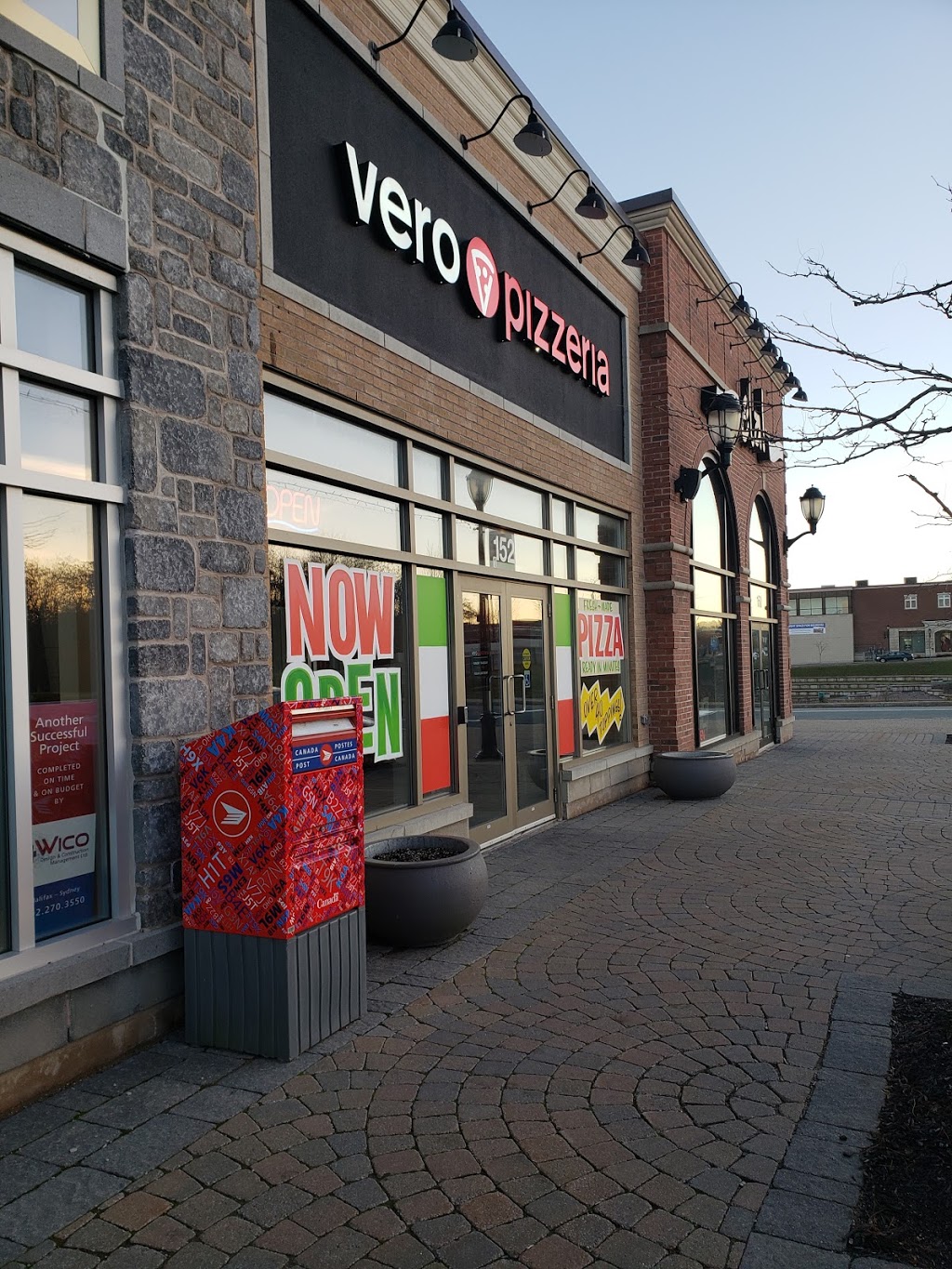 Vero Pizzeria | 152 Hector Gate, Dartmouth, NS B3B 0E6, Canada