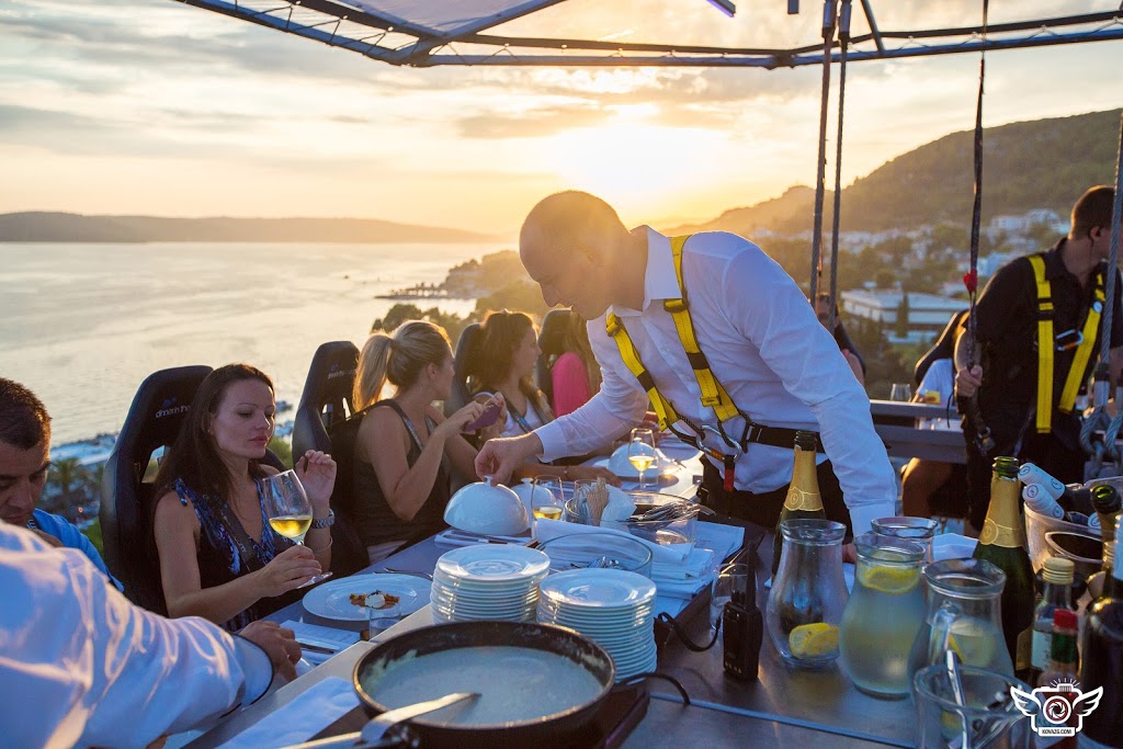 Dinner in the Sky Canada | 1089 - 1121 Argyle Ave, West Vancouver, BC V7M 1A7, Canada | Phone: (604) 299-6101