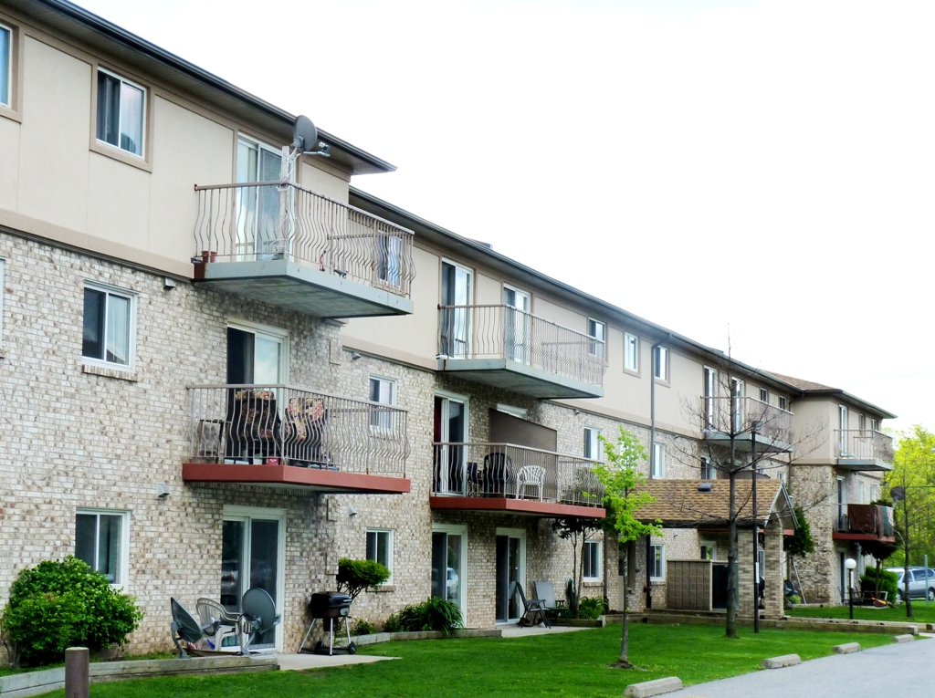 Weinbrenner Place Apartment Rentals | 3401 Weinbrenner Rd, Niagara Falls, ON L2G 7K6, Canada | Phone: (855) 371-1201