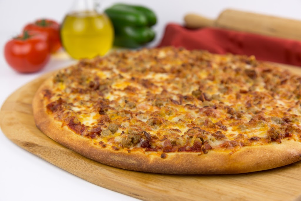 Mama Delucas Pizza | 6-160 University Ave W, Waterloo, ON N2L 3E9, Canada | Phone: (519) 884-7821