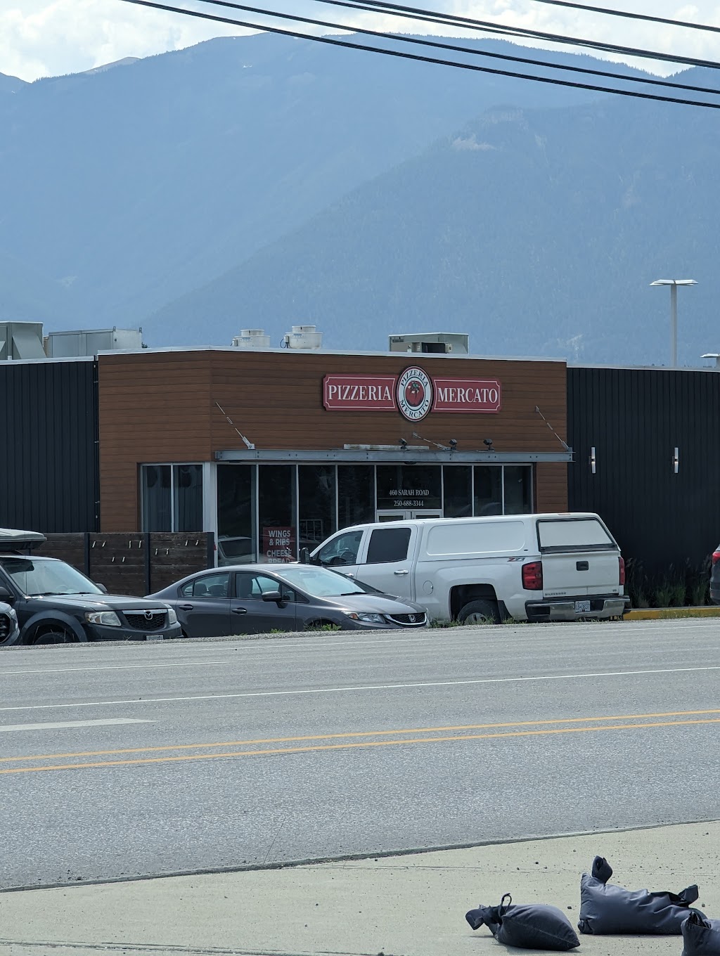 Pizzeria Mercato | 460 Sarah Rd, Invermere, BC V0A 1K3, Canada | Phone: (250) 688-3344