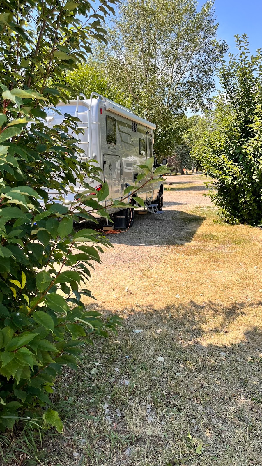 8 Flags Campground | 324 Railway St, Milk River, AB T0K 1M0, Canada | Phone: (403) 647-4282