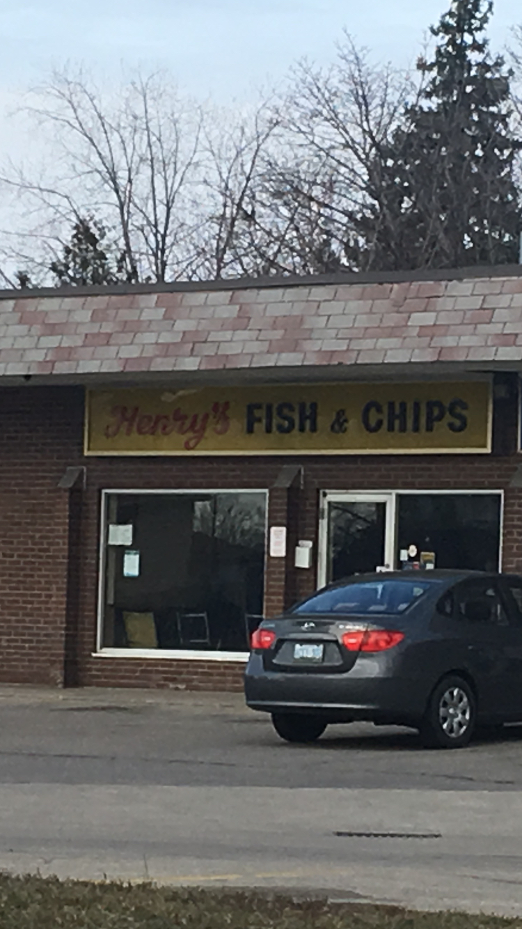 Henrys Fish & Chips | 833 Westlock Rd, Mississauga, ON L5C 1K7, Canada | Phone: (905) 277-1250