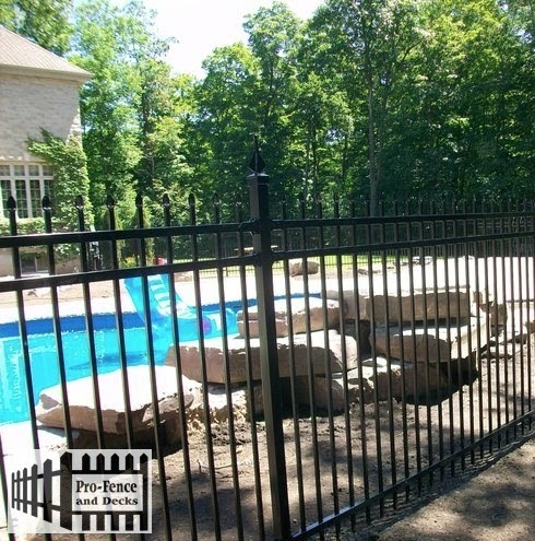 Pro-Fence and Decks Inc. | 785 Taylor Creek Dr, Orléans, ON K1C 1T1, Canada | Phone: (613) 668-3009