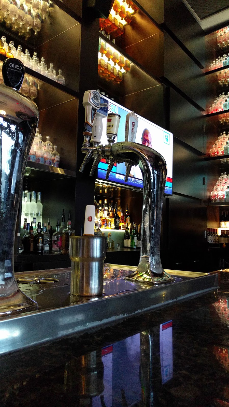 Moxies Grill & Bar | 30 Colossus Dr, Woodbridge, ON L4L 0B7, Canada | Phone: (905) 265-8090