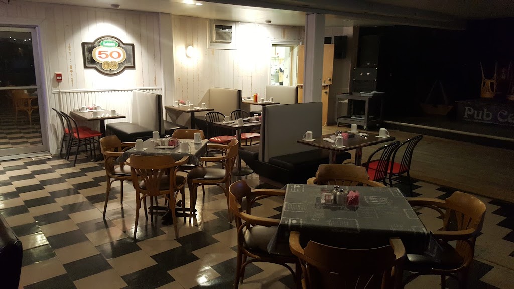 Resto pub pizzeria | 78 Rue Angus N, East Angus, QC J0B 1R0, Canada | Phone: (819) 832-3434