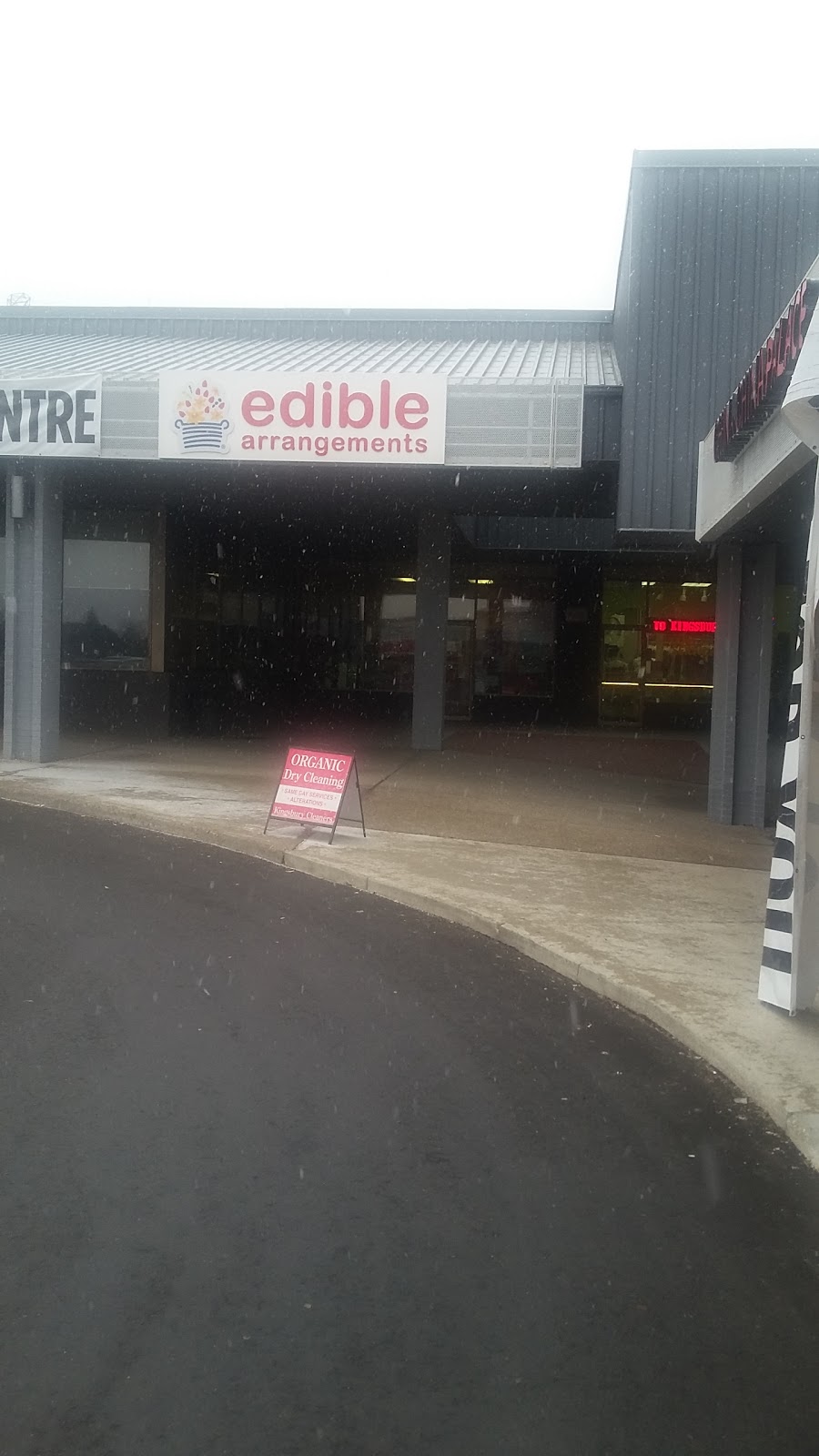 Edible Arrangements | 1891 Rathburn Rd E Unit 15, Mississauga, ON L4W 3Z3, Canada | Phone: (905) 232-8932