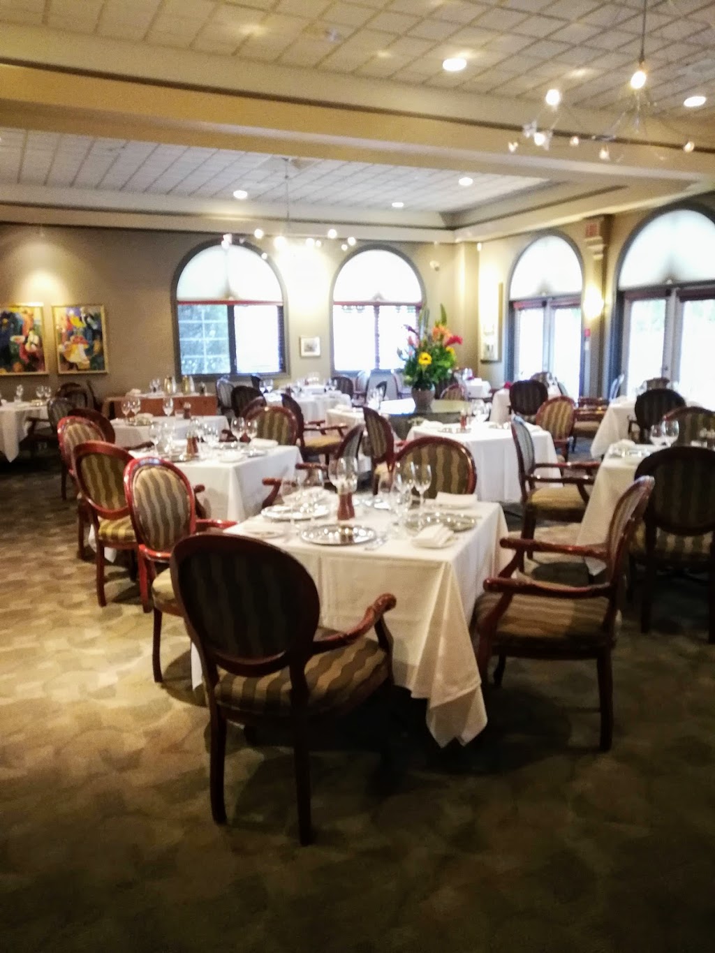 La Chaumiere Restaurant | 139 17 Ave SW, Calgary, AB T2S 0A1, Canada | Phone: (403) 228-5690