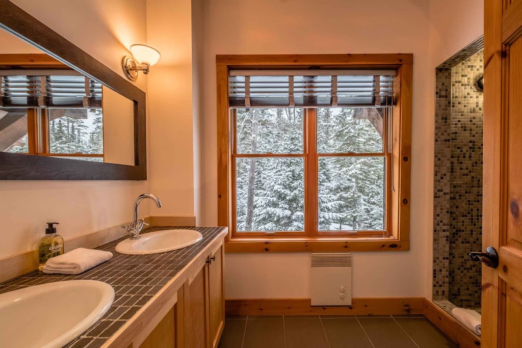 RCNT Chalet #35 | Des, Chemin des Buissons, Lac-Supérieur, QC J0T 1P0, Canada | Phone: (844) 370-0257