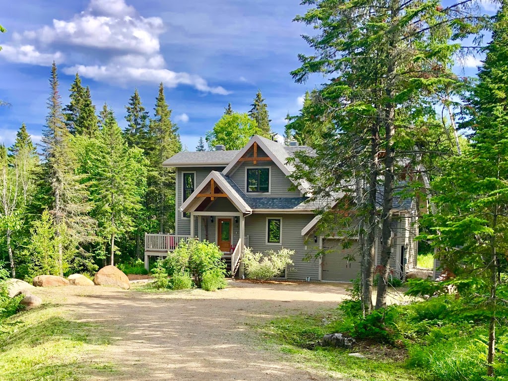 Chalet lArdoise | 18 Chemin de la Conrad-Marie, Petite-Rivière-Saint-François, QC G0A 2L0, Canada | Phone: (581) 804-7181