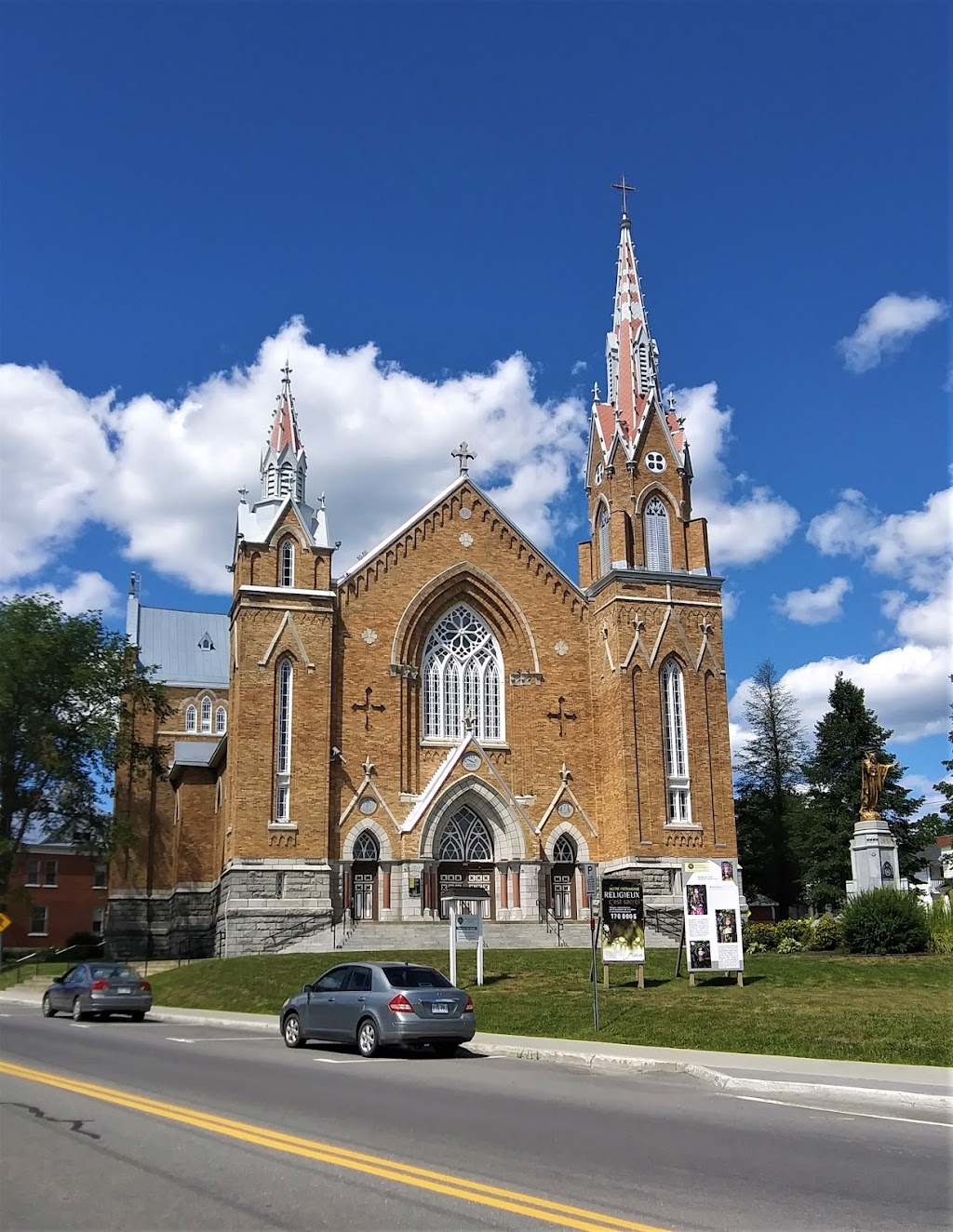 Église Sainte-Agnès de Lac-Mégantic | 4872 Rue Laval, Lac-Mégantic, QC G6B 1E1, Canada | Phone: (819) 583-0370