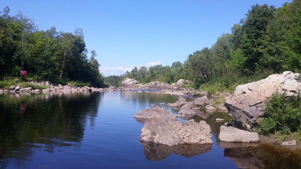 Les Sentiers de la Chute du Rocher Blanc | 167-175 Route du Pouvoir, Saint-Raphaël, QC G0R 4C0, Canada | Phone: (418) 243-2853