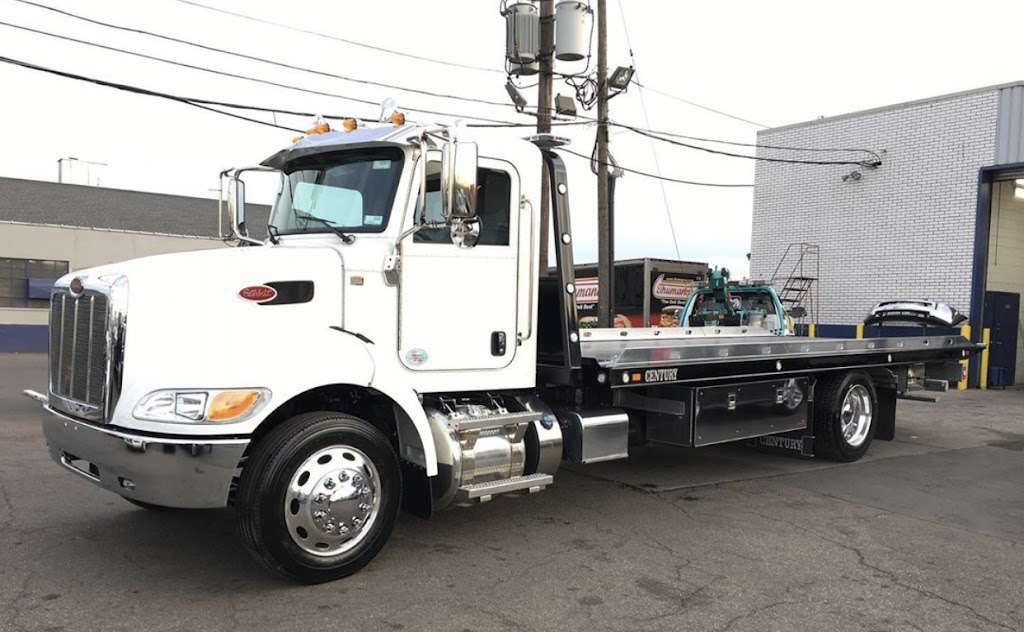 MONTREAL TOWING SERVICES 24H | 1585 Rue Décarie # 27, Saint-Laurent, QC H4L 3N4, Canada | Phone: (438) 492-7134