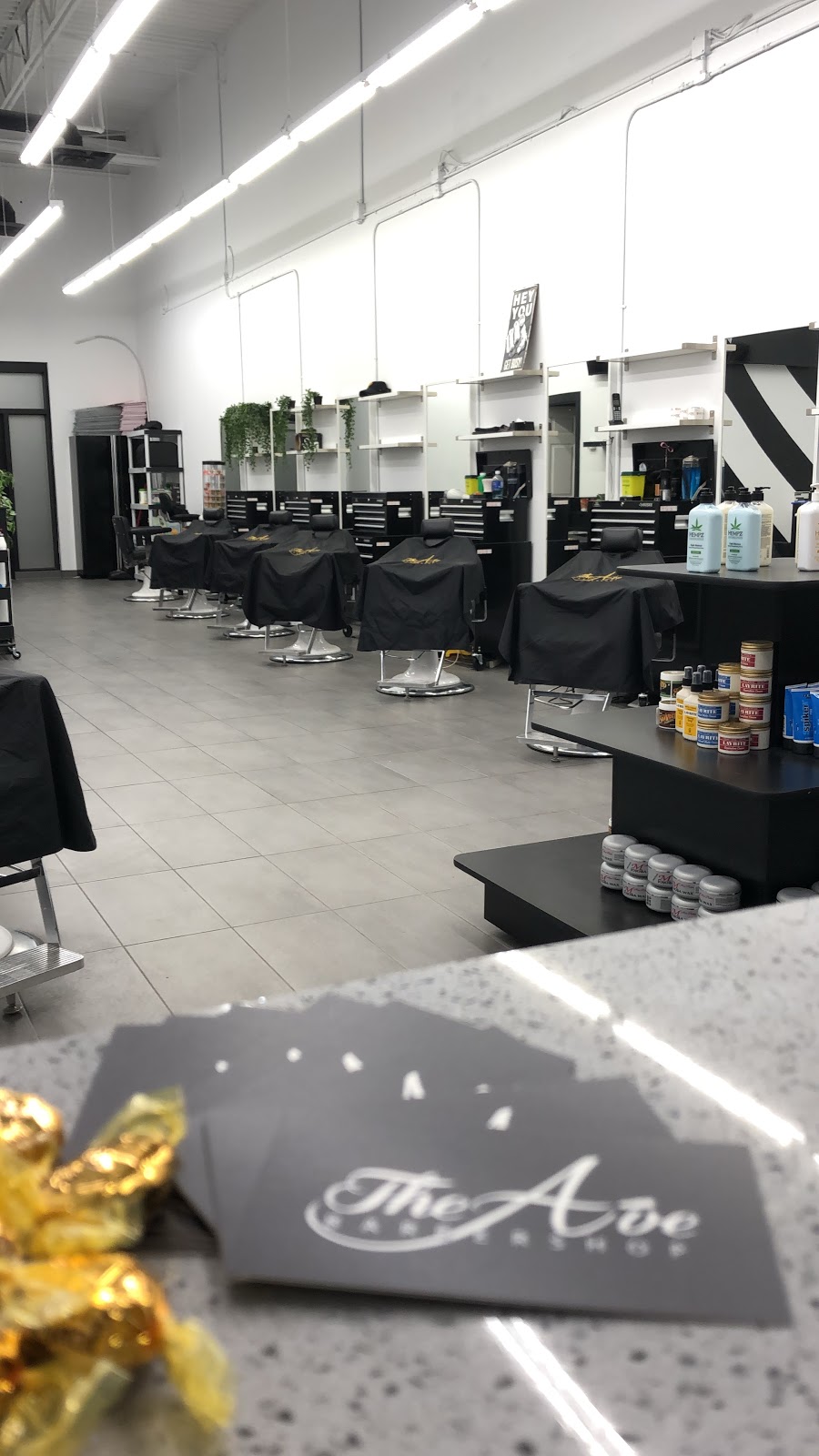 Razors Edge Barber Shoppe - Royal Oak | 8650 112 Ave NW #3109, Calgary, AB T3R 0R5, Canada | Phone: (403) 547-1444