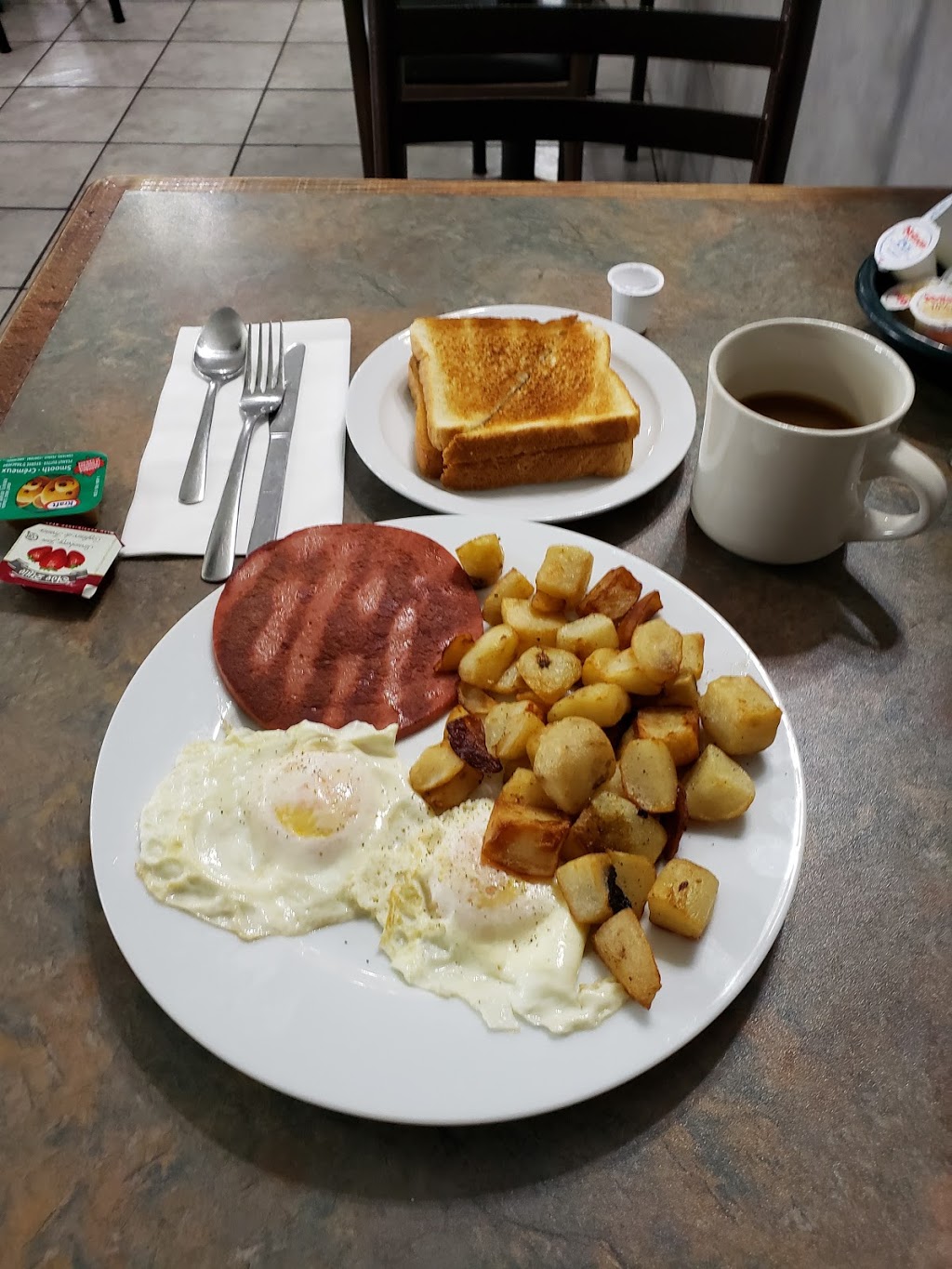 Curry Hill Truck Stop - Esso Gas & Cardlock, CAT Scale, Bulk DEF, Showers, Family Restaurant | 6115 4th Line Rd, Bainsville, ON K0C 1E0, Canada | Phone: (613) 347-2433