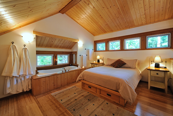 Moon Dance Vacation - The Cabin & The Perch | 5761 Mount Daniel View Rd, Madeira Park, BC V0N 2H1, Canada | Phone: (604) 841-5805