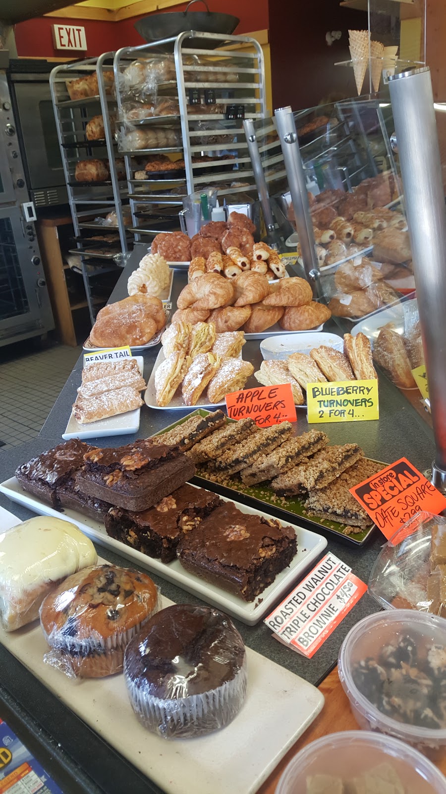 Fergies Bakery and Convenience | 1001 Cougar Creek Dr, Canmore, AB T1W 1E1, Canada | Phone: (403) 678-9565