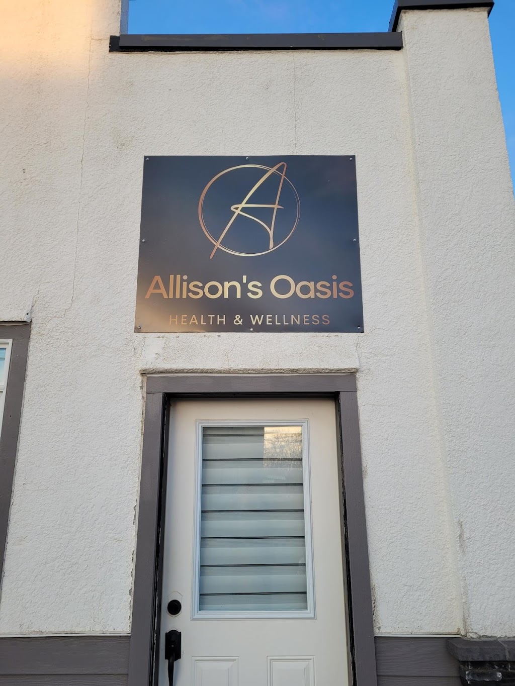 Allisons Oasis | 4813 Queen St, Bruderheim, AB T0B 0S0, Canada | Phone: (780) 575-2575