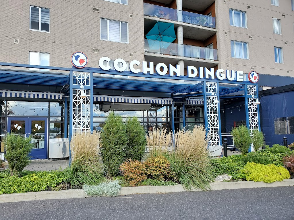 Cochon Dingue Carrefour Saint-Romuald | 1170 Rue de Courchevel, Lévis, QC G6W 0P2, Canada | Phone: (418) 830-1313