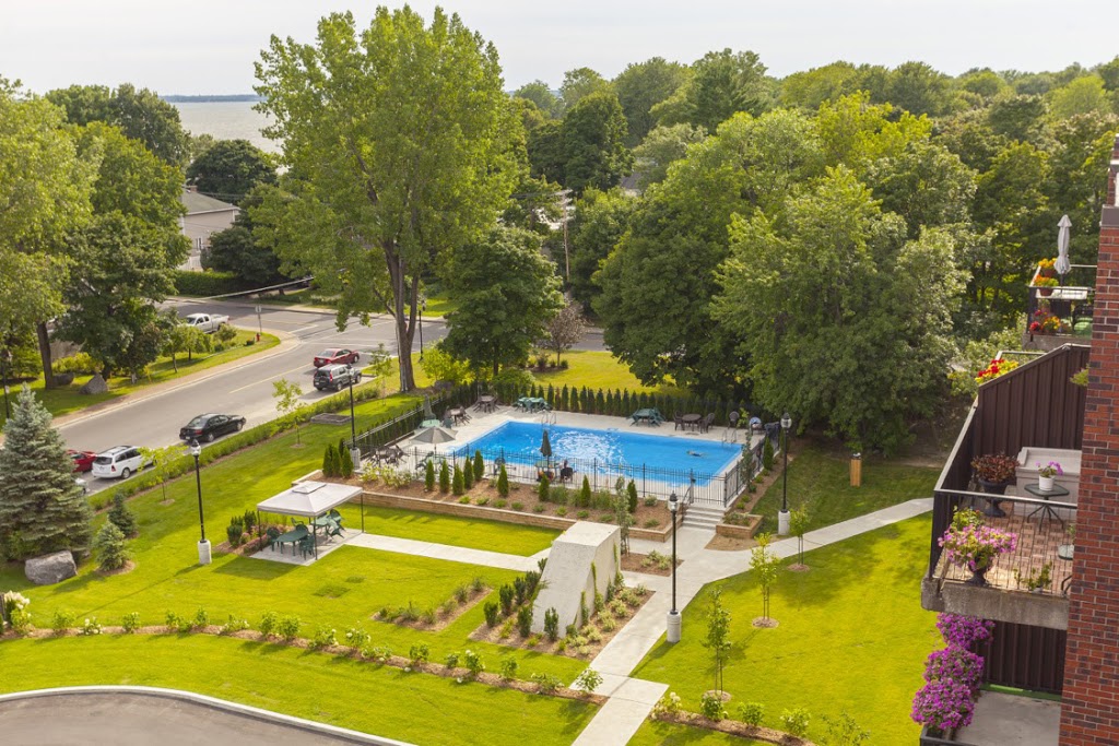 Lanthier Royal Apartments | 321 Avenue Lanthier, Pointe-Claire, QC H9S 5K6, Canada | Phone: (514) 695-5253