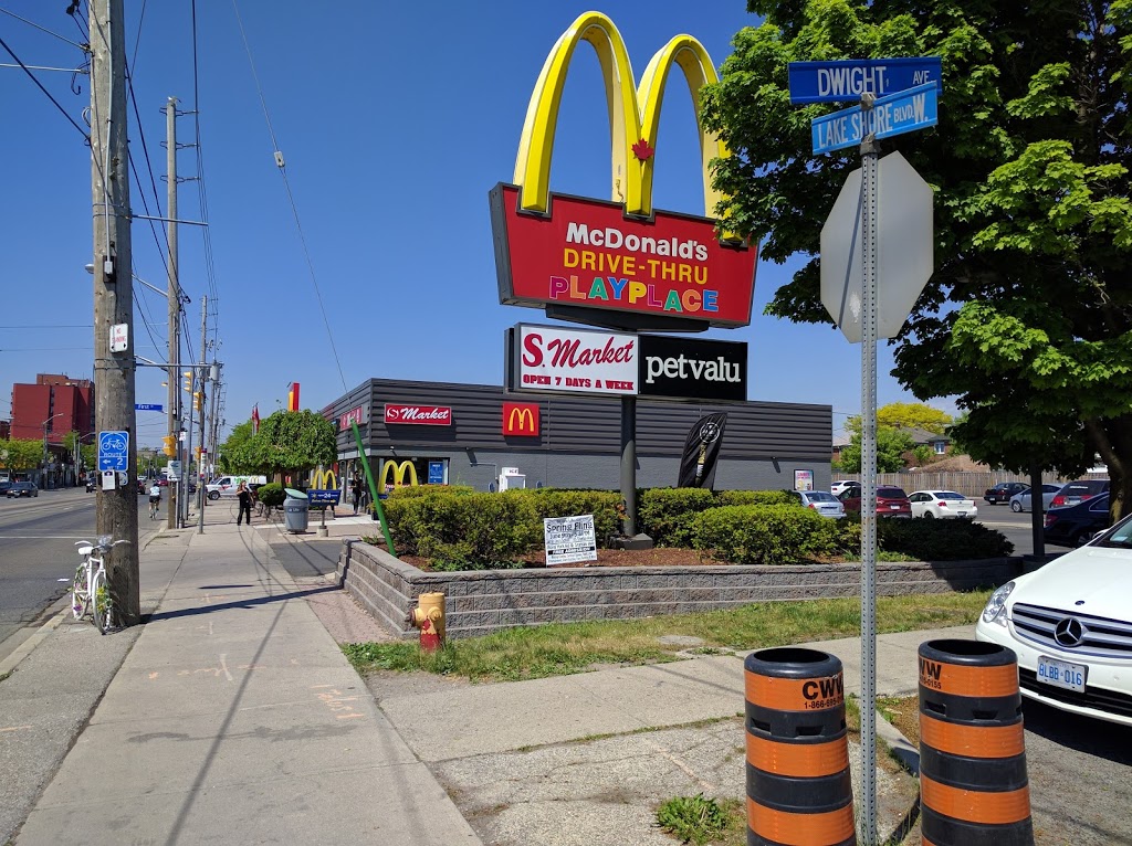 McDonalds | 2736 Lake Shore Blvd W, Etobicoke, ON M8V 1G5, Canada | Phone: (416) 259-3201