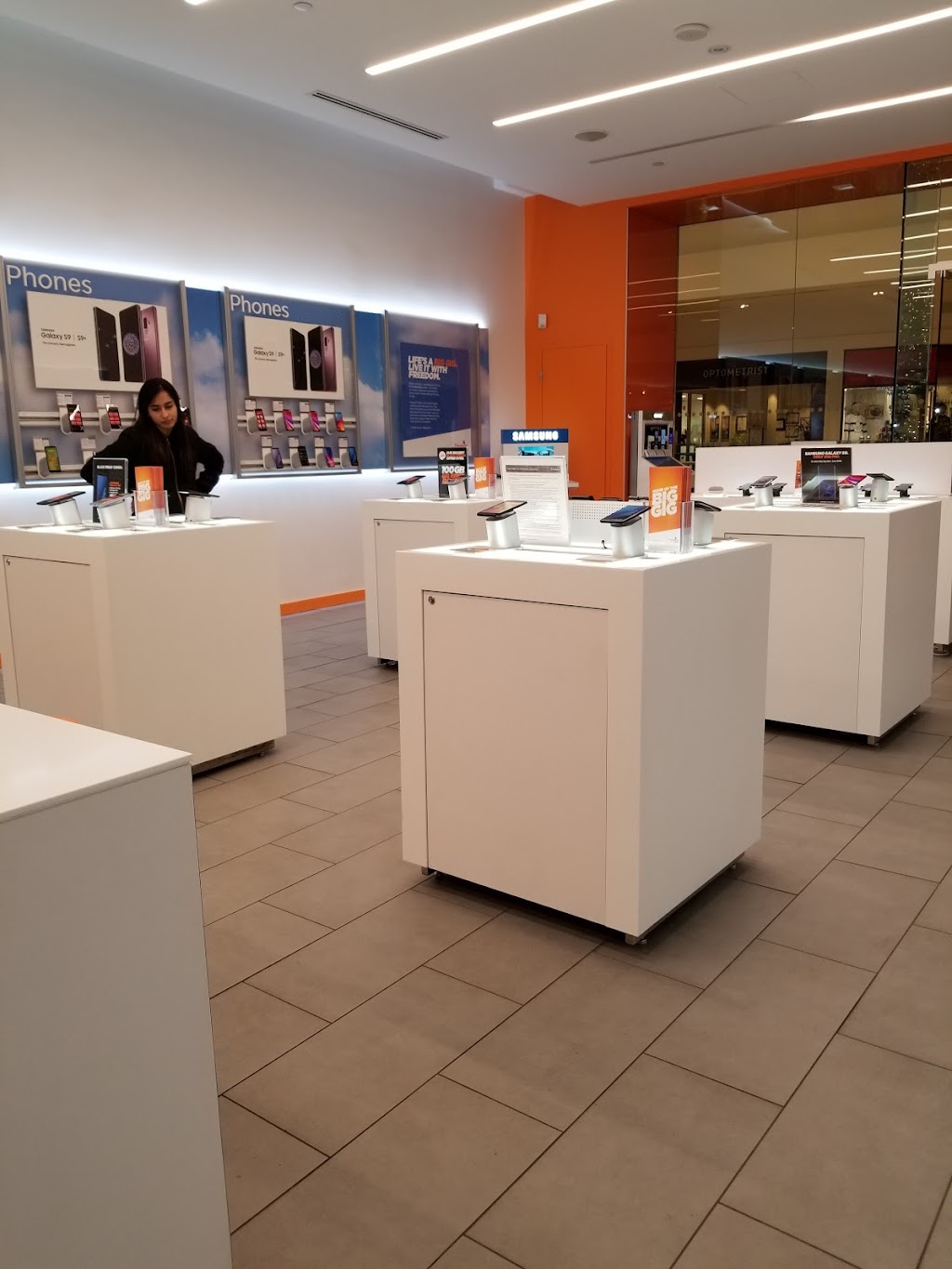 Freedom Mobile | 5100 Erin Mills Parkway Unit# R228 (Upper Level, Town Centre, Mississauga, ON L5M 4Z5, Canada | Phone: (289) 334-1321