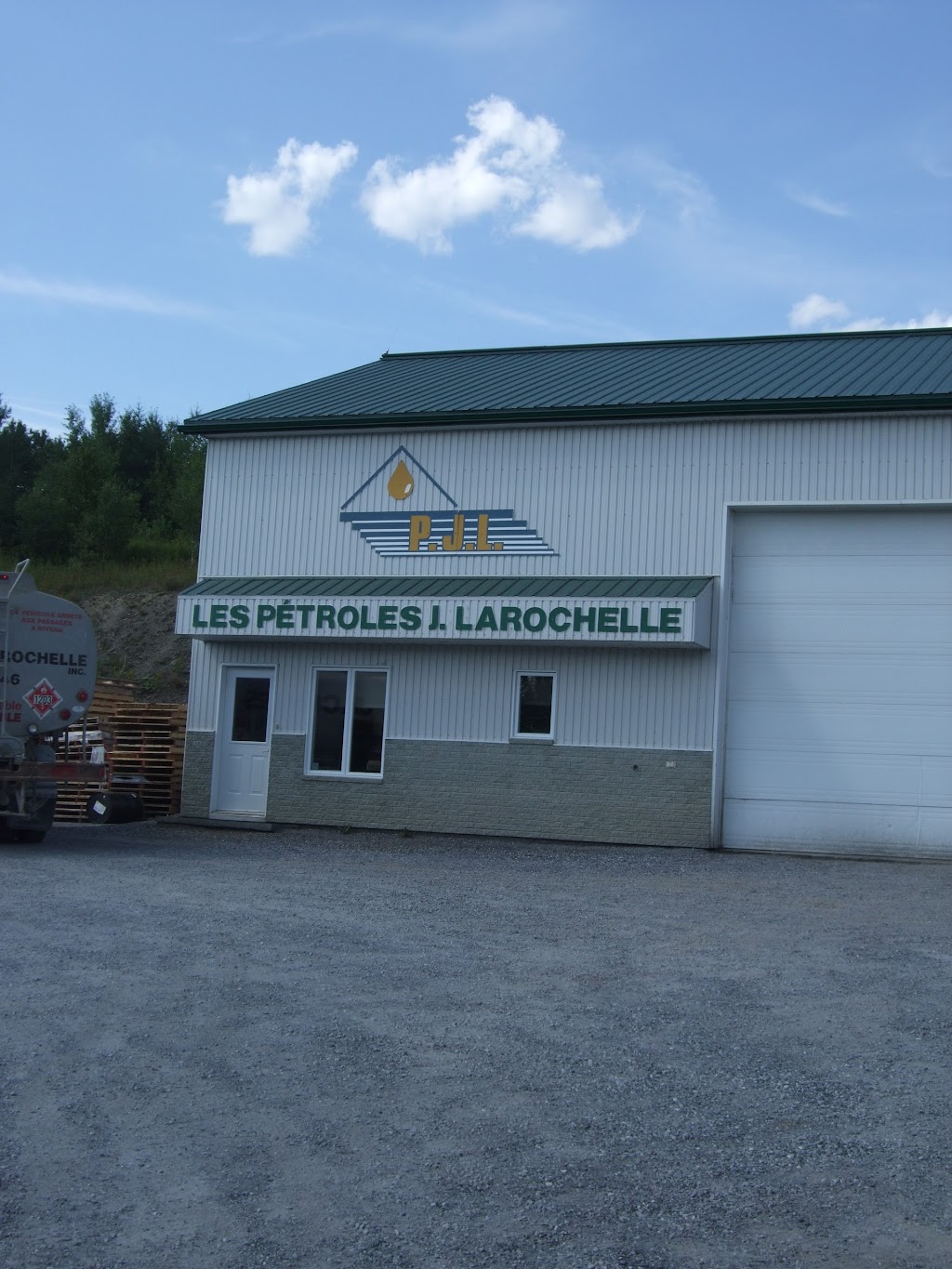 Petroles Jacques Larochelle | 722 Rue Principale, Pohénégamook, QC G0L 1J0, Canada | Phone: (418) 893-5646