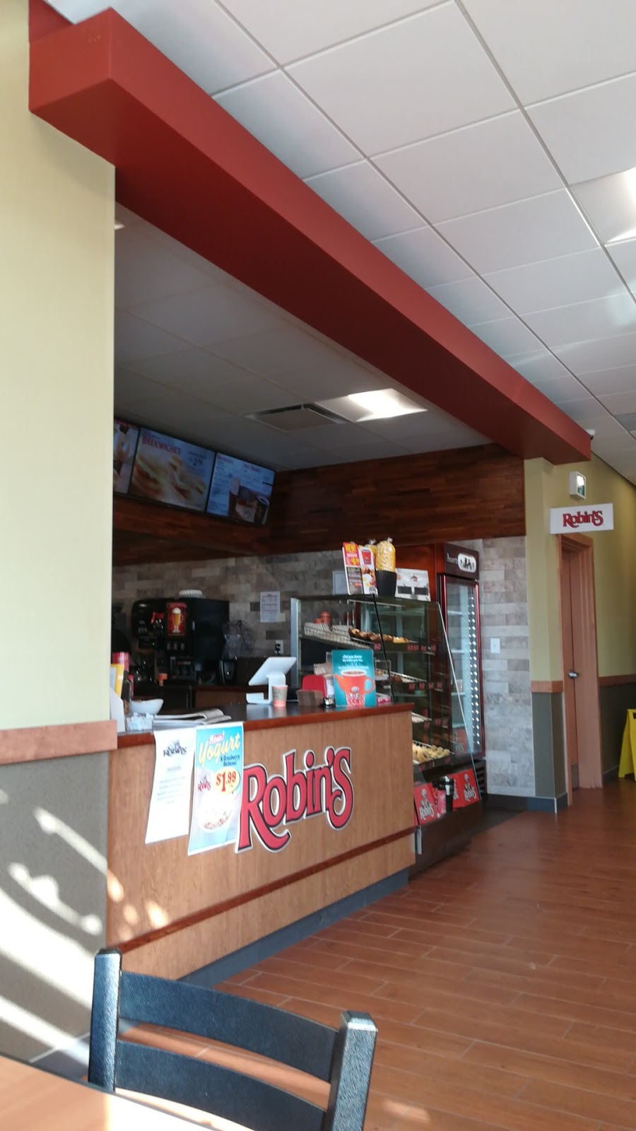 Robins Donuts | 41 Broadway St S, Kensington, PE C0B 1M0, Canada | Phone: (902) 836-5679